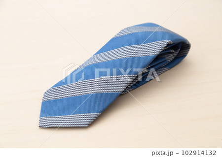 ネクタイ　物撮り　木目バック 102914132