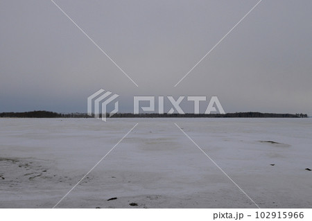 北海道の野付半島 凍る 北海道の野付半島 凍る 102915966