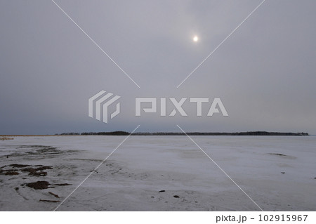 北海道の野付半島 凍る 北海道の野付半島 凍る 102915967