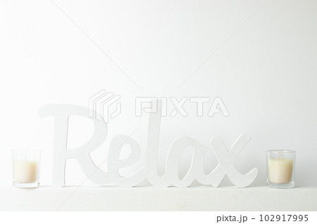 Relaxのカットアウト文字とアロマキャンドル Relaxのカットアウト文字とアロマキャンドル 102917995