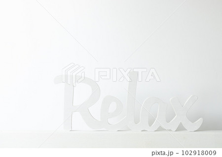 Relaxのカットアウト文字 102918009