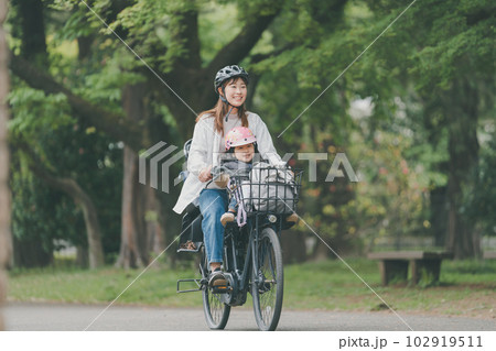 4 years old 102919511