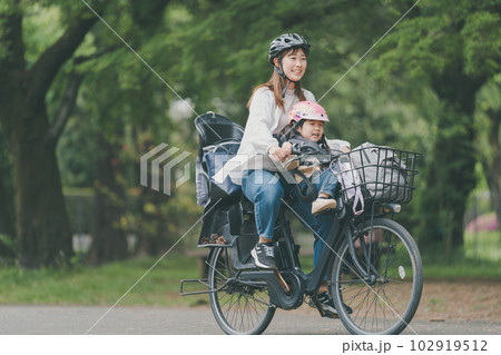 4 years old 102919512