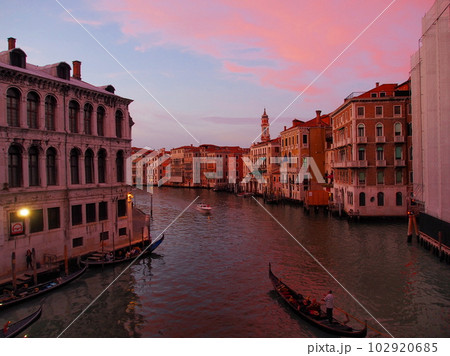 ベネチア夕景 102920685