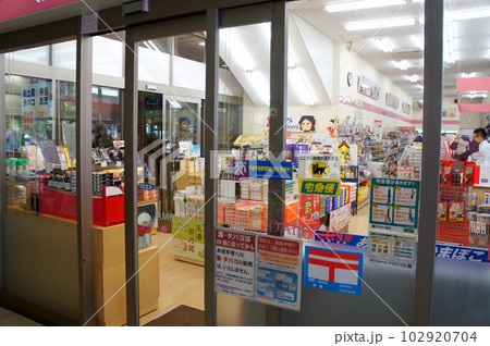 島根県出雲市、出雲市駅のお土産売場_1 102920704