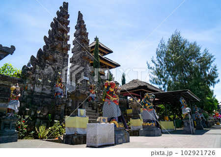 キンタマーニ村にあるウルン・ダヌ・バトゥール寺院の外観 102921726