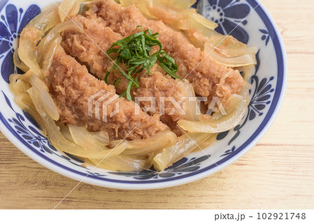 豚肉のカツ煮 102921748