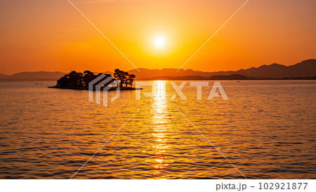 宍道湖の夕暮れ 宍道湖の夕暮れ 102921877