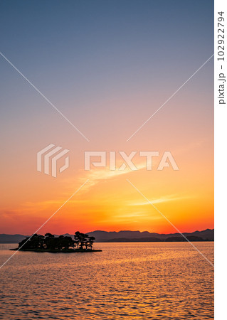 宍道湖の夕暮れ 宍道湖の夕暮れ 102922794