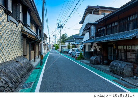 長野県　飯田市　伊那八幡の町並み 102923117