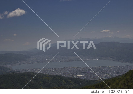 高ボッチ山山頂からの諏訪湖・富士山・南アルプスの雄大な眺め 長野県塩尻市 高ボッチ山山頂からの諏訪湖・富士山・南アルプスの雄大な眺め 長野県塩尻市 102923154