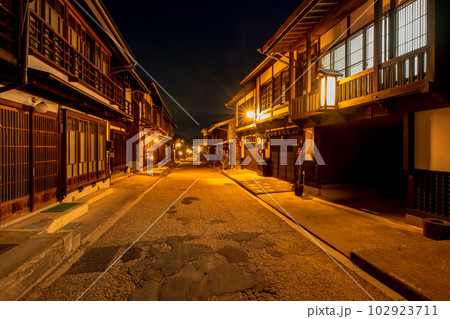 長野県 中山道 奈良井宿の町並み 夕景 夜景 長野県 中山道 奈良井宿の町並み 夕景 夜景 102923711