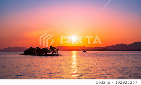 宍道湖の夕暮れ 102925257