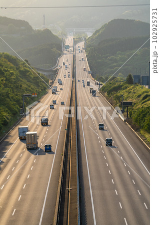 《静岡県》新東名高速道路・日本の大動脈 102925731