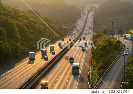 《静岡県》新東名高速道路・日本の大動脈 《静岡県》新東名高速道路・日本の大動脈 102925744