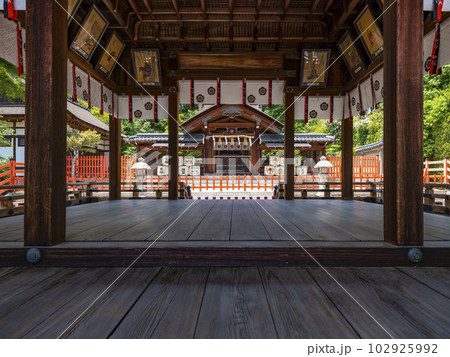 建勲神社（京都市北区）拝殿より神殿を拝観 102925992