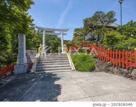 建勲神社(京都市北区)本殿への参道 建勲神社(京都市北区)本殿への参道 102926046