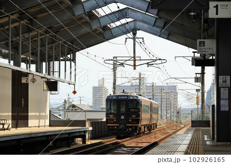 【JR九州】キハ185系「A列車で行こう」（鹿児島本線：西熊本駅） 102926165