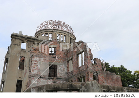 世界遺産の原爆ドーム 広島平和記念碑 世界遺産の原爆ドーム 広島平和記念碑 102926226