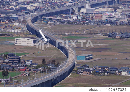 文殊山からの眺め　福井市中心部方向　建設中の北陸新幹線　2023年3月 102927021