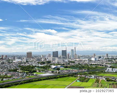 「埼玉県」ドローンで撮影した夏空のと沼田んぼの風景 「埼玉県」ドローンで撮影した夏空のと沼田んぼの風景 102927365