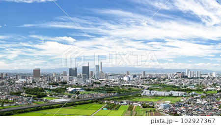 「埼玉県」ドローンで撮影した夏空のと沼田んぼの風景 「埼玉県」ドローンで撮影した夏空のと沼田んぼの風景 102927367