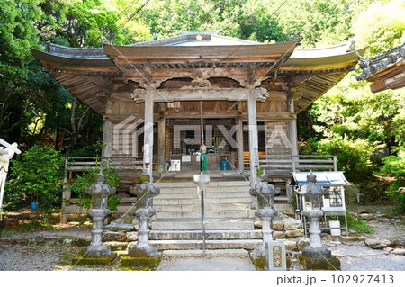 【小松島市　四国八十八ヶ所巡礼　阿波　第十八番札所「恩山寺」本堂】 102927413