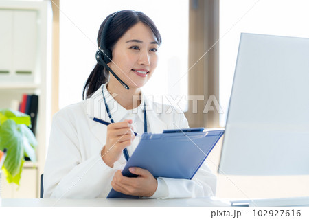 白衣のオペレーター 102927616