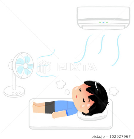 涼しい部屋で体を冷やしている子ども 102927967