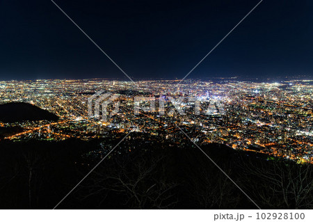 北海道 札幌市 藻岩山 山頂展望台から見た夜景 北海道 札幌市 藻岩山 山頂展望台から見た夜景 102928100