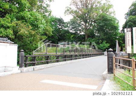 江戸時代は土橋だった現在の本城橋(茨城県水戸市) 江戸時代は土橋だった現在の本城橋(茨城県水戸市) 102932121