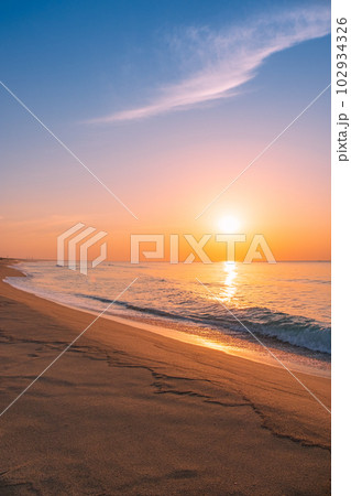 夕暮れの海(鳥取県湯梨浜町) 夕暮れの海(鳥取県湯梨浜町) 102934326