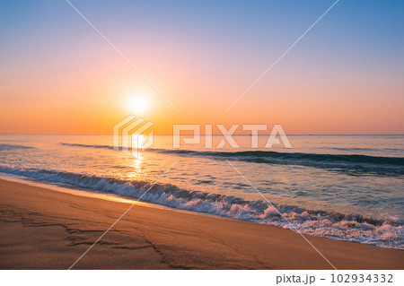 夕暮れの海(鳥取県湯梨浜町) 夕暮れの海(鳥取県湯梨浜町) 102934332