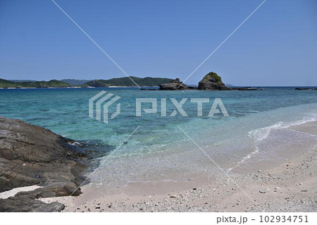沖縄　座間味　安慶名敷島の海と浜 102934751