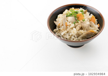 鶏とごぼうの炊き込みご飯 102934964