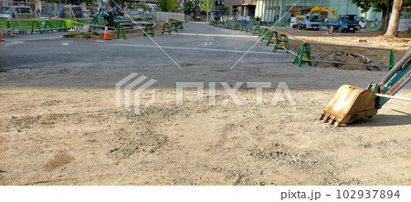 道路工事中の更地 道路工事中の更地 102937894