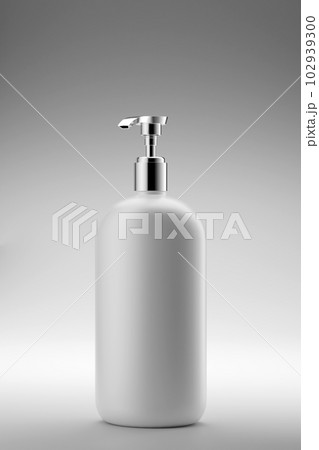 A blank label pump bottle dispenser decorated on light background. Promoting cleanser, shampoo, foams or lotion products. 3D rendering beauty and hygiene concept A blank label pump bottle dispenser decorated on light background. Promoting cleanser, shampoo, foams or lotion products. 3D rendering beauty and hygiene concept 102939300