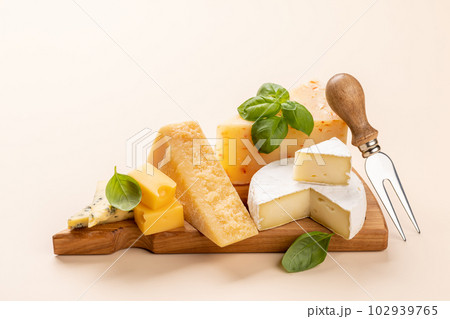 Various cheese on board 102939765