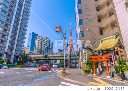 日本の東京都市景観 連続真夏日…赤羽橋南前の伏見三寶稲荷神社や東京タワーなどを望む=18日 日本の東京都市景観 連続真夏日…赤羽橋南前の伏見三寶稲荷神社や東京タワーなどを望む=18日 102942183
