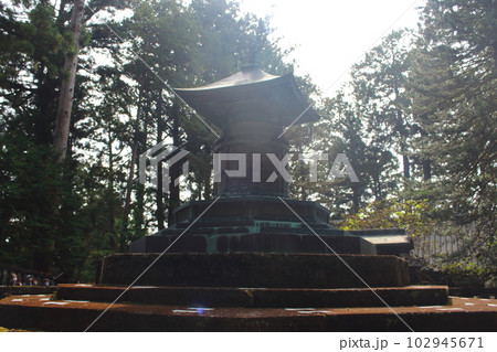 徳川家康の霊廟 日光東照宮奥社宝塔 102945671