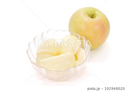 リンゴ 剥き カット デザート トキ 明るい背景 リンゴ 剥き カット デザート トキ 明るい背景 102948020