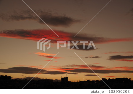 刻一刻と表情を変える秋の夕暮れ2 刻一刻と表情を変える秋の夕暮れ2 102950208