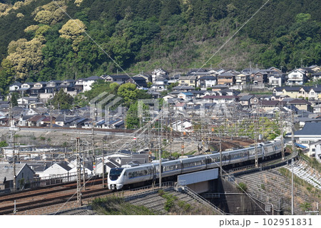 複々線東海道本線 山科大カーブを快走 特急サンダーバード 複々線東海道本線 山科大カーブを快走 特急サンダーバード 102951831