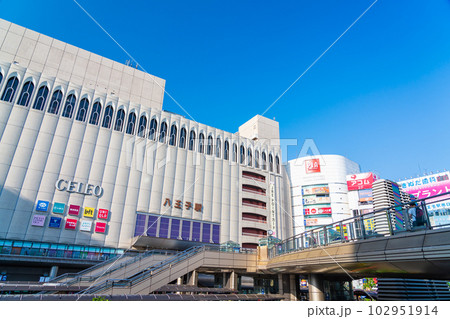 朝の八王子駅北口風景 朝の八王子駅北口風景 102951914