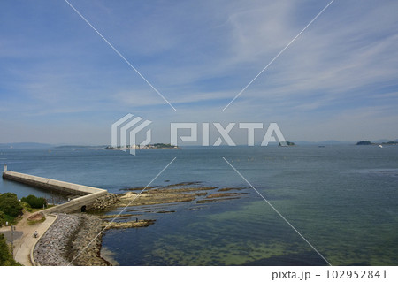 愛知県南知多町　師崎羽豆岬からの眺望（日間賀島、築見島） 102952841