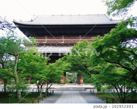 新緑と南禅寺三門 新緑と南禅寺三門 102952891