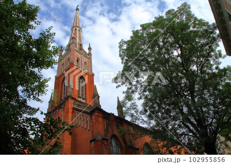 北欧バルト三国ラトビアの首都リガ 世界遺産リガ旧市街歴史地区にある英国教会の聖救世主教会 北欧バルト三国ラトビアの首都リガ 世界遺産リガ旧市街歴史地区にある英国教会の聖救世主教会 102955856