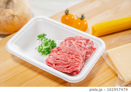 パスタ作りの材料　 102957479