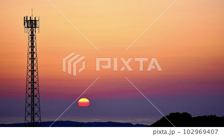 壱岐の岳ノ辻展望台から見える朝の風景 102969407