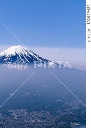御坂山地・黒岳より望む富士山の絶景 御坂山地・黒岳より望む富士山の絶景 102969426